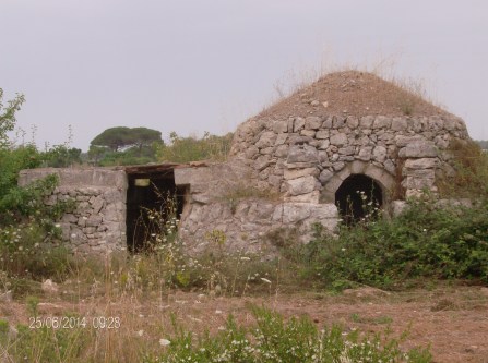 En original trullo, kanskje ikke så innbydende å sove i ..........