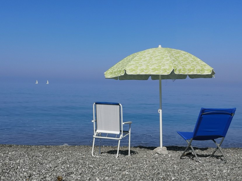 Idyllisk bilde fra stranda 2+2